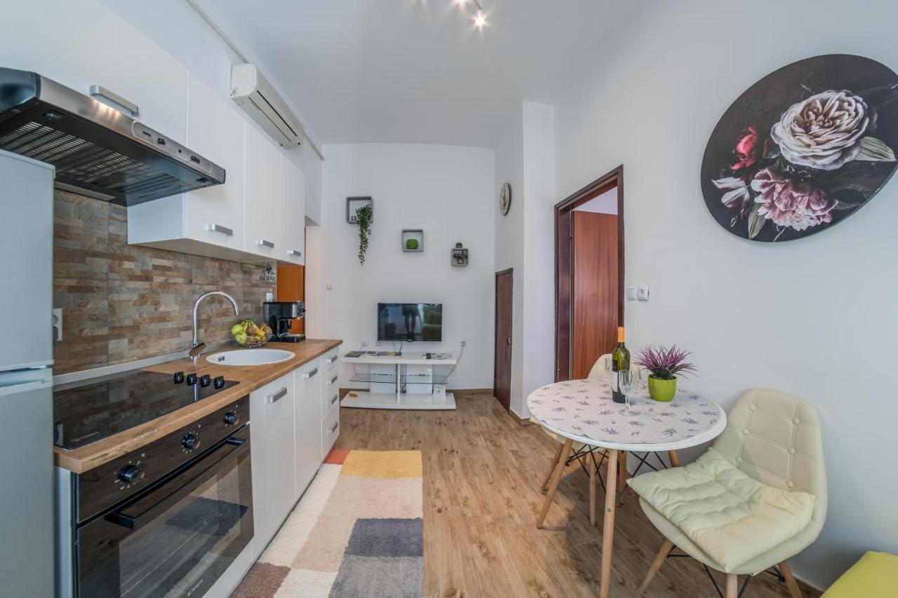 Apartment Ljube Pola Esterno foto