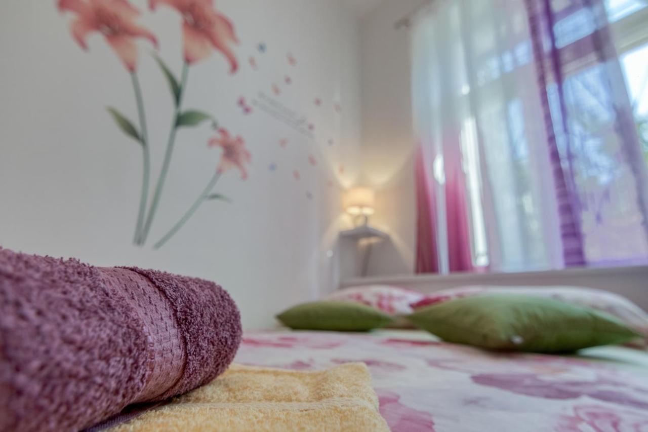 Apartment Ljube Pola Esterno foto